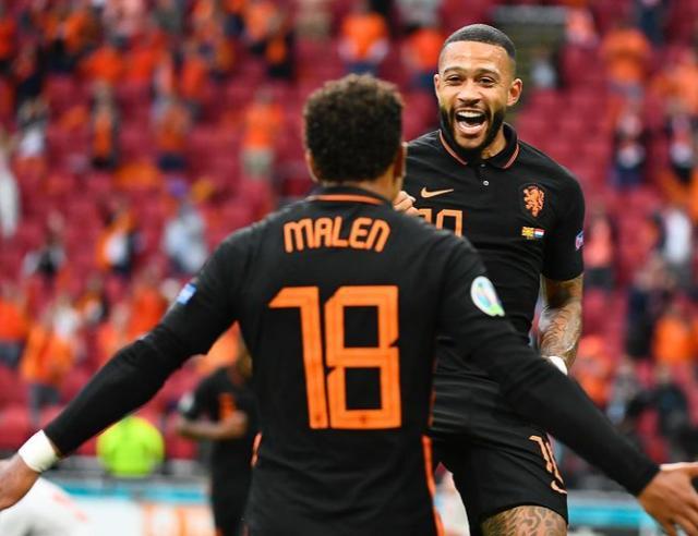 其中年轻球 其中年轻球